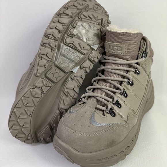 UGG Putty Hiker Waterproof 1112367
Size 8 in men or size 9.5 in women - Picture 5 of 13